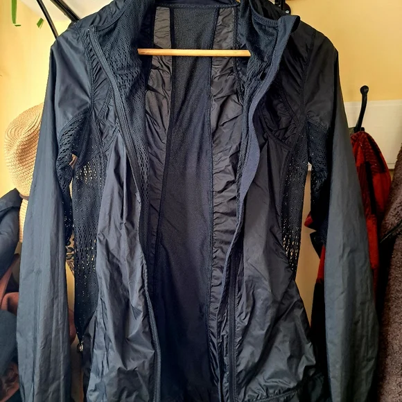 Lululemon Shell Jacket - Picture 5 of 8